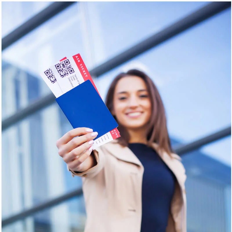 girl showing a latter from migratex immigration consultancy